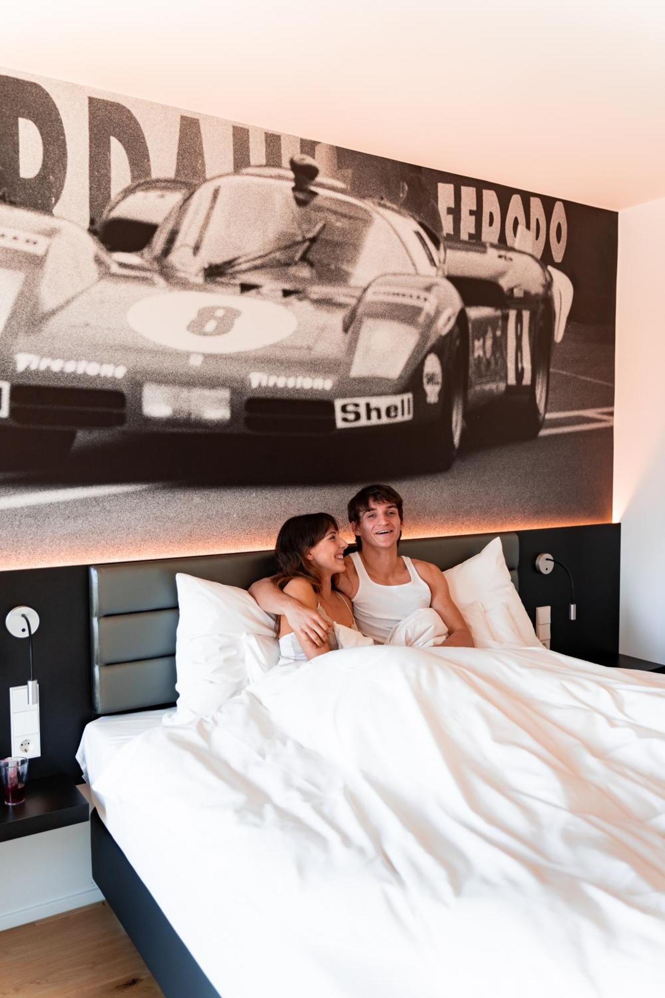 V8 Hotel Motorworld Region Stuttgart Böblingen Exterior foto