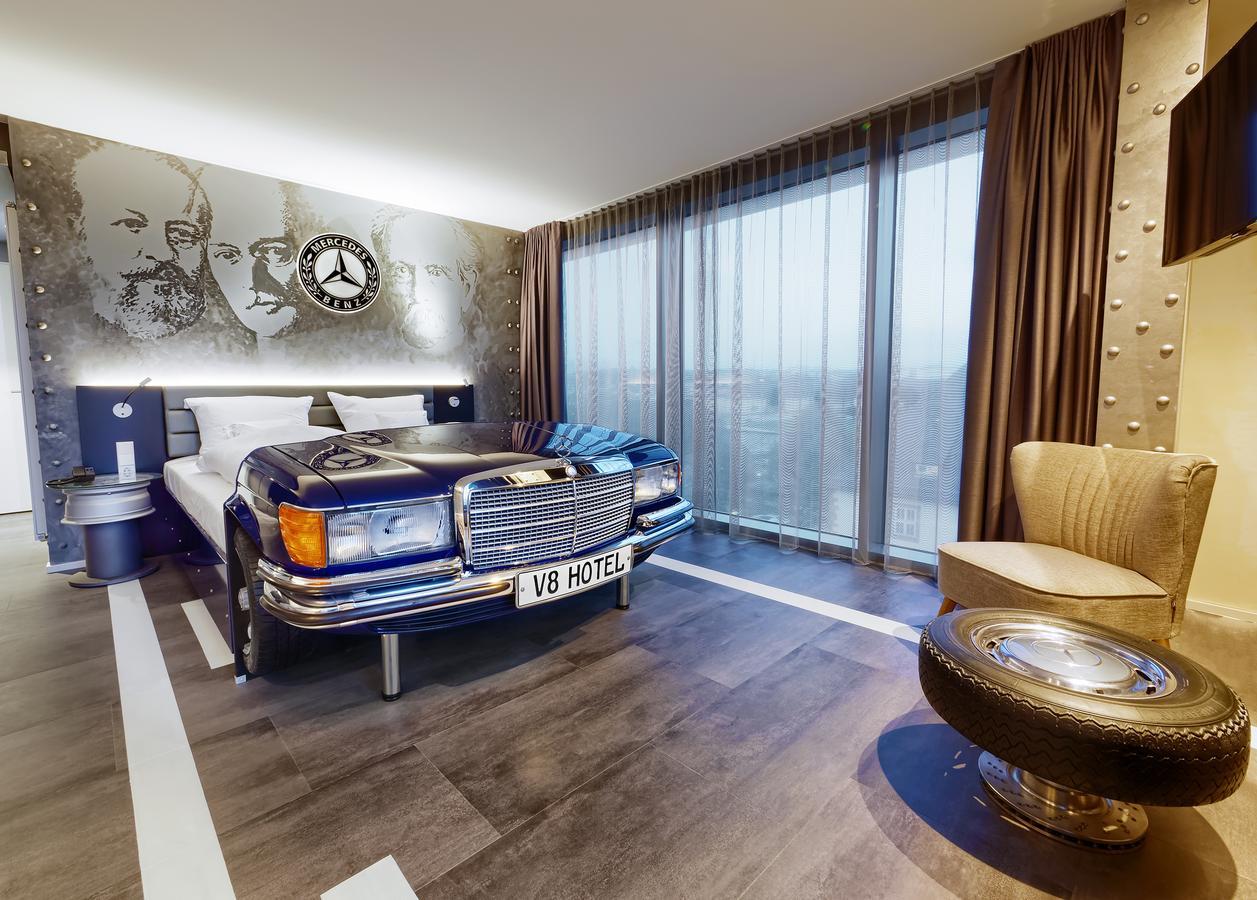 V8 Hotel Motorworld Region Stuttgart Böblingen Exterior foto
